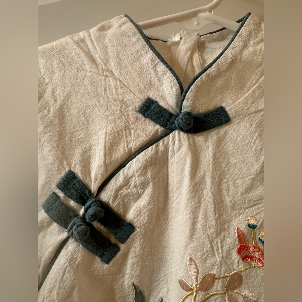 Embroidered Floral Girls White Top - Picture 4 of 9